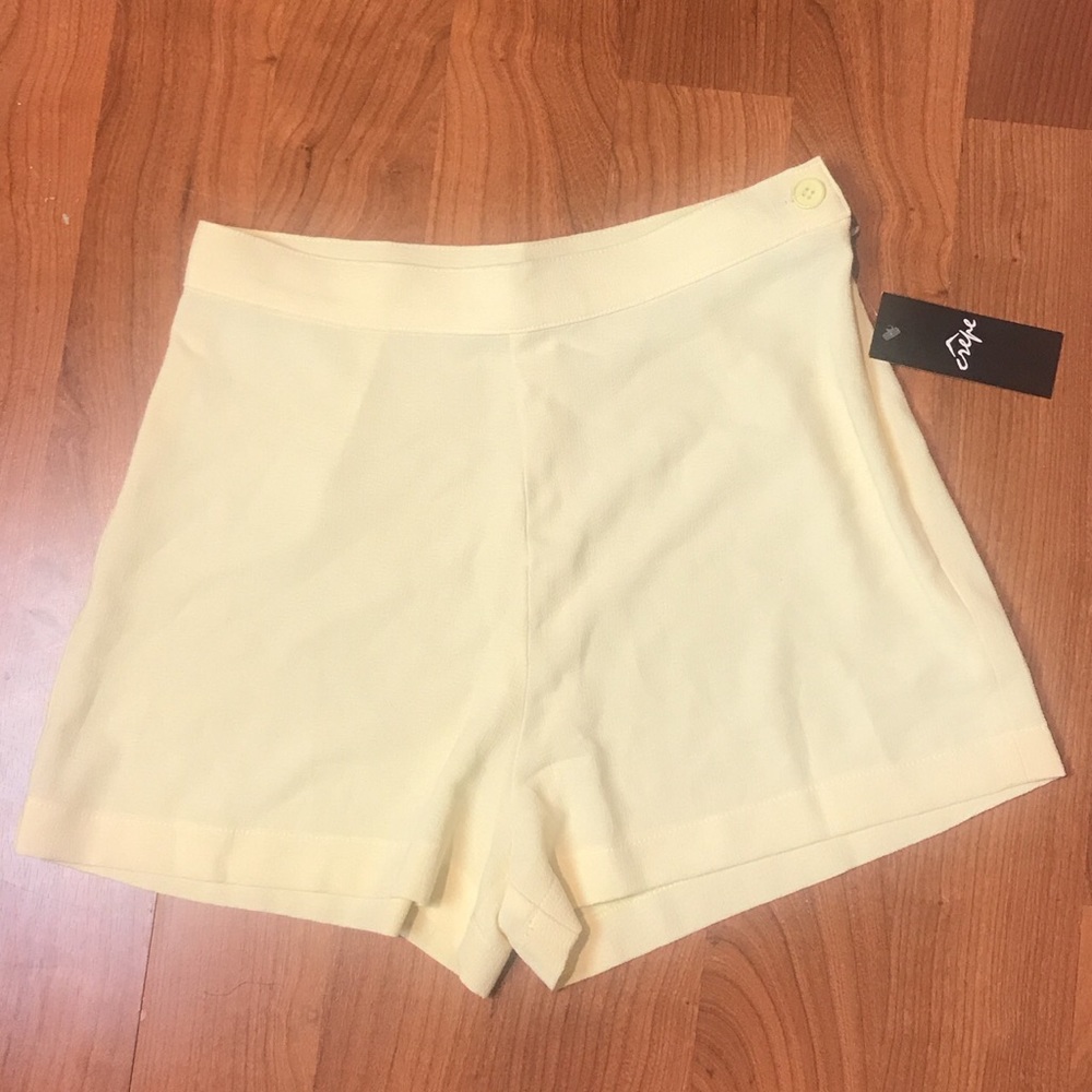 Crepe Side Button Short